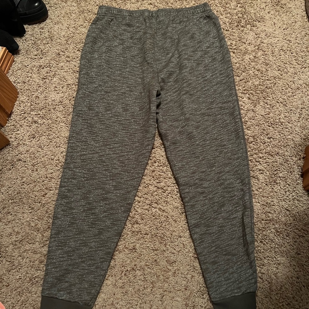 Amazon essentials joggers - Picture 2 of 4